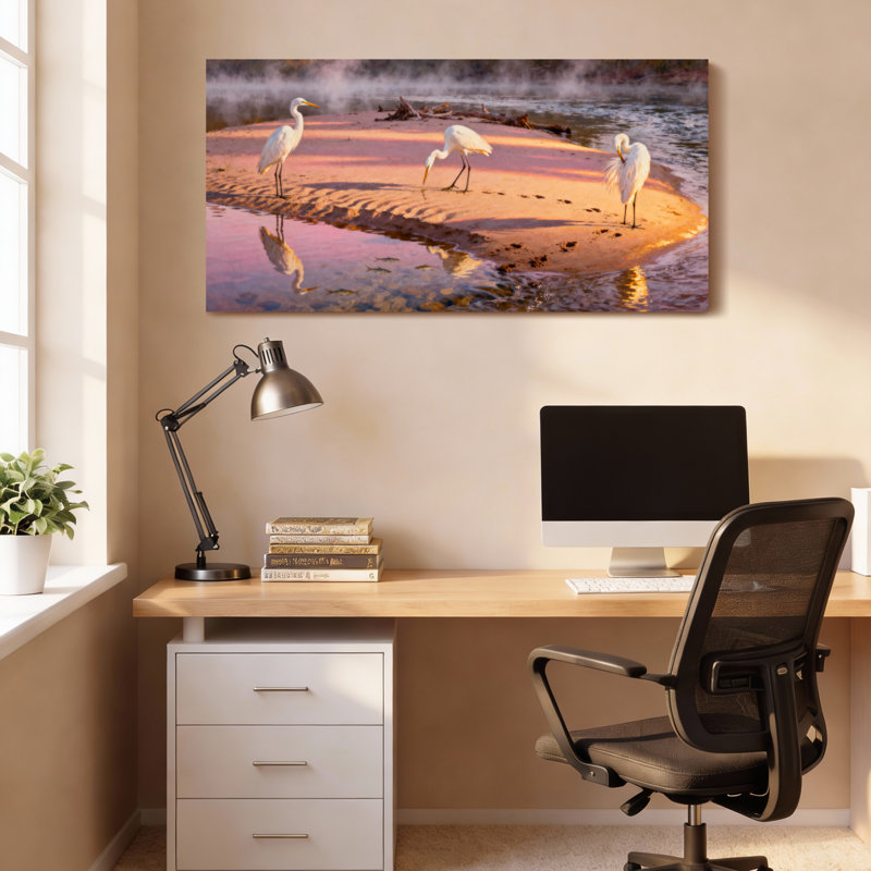 Hérons blancs sur une plage de sable au coucher du soleil - Tableau sur toile (lot de 1), H 12 po x l 36 po