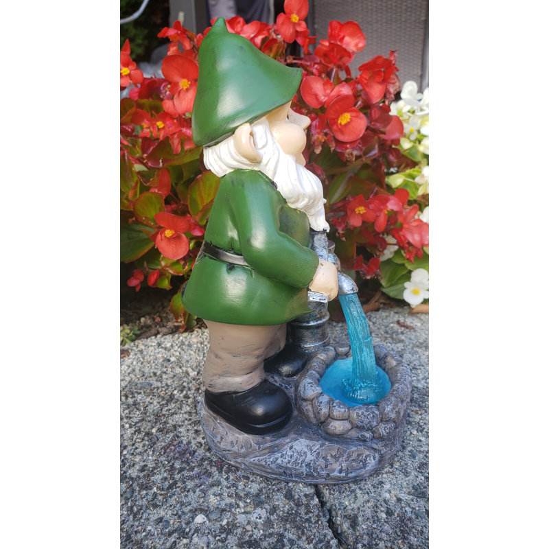 Gnome de jardin Ernell pompant de l'eau