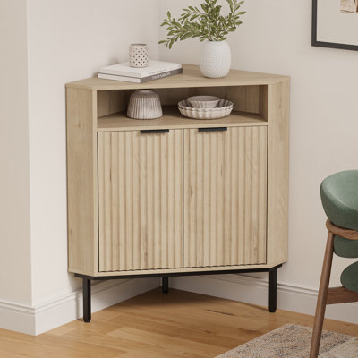Armoire de coin moderne cannelée de 36 po avec portes, solution de rangement pour petits espaces avec tablette réglable et pieds en métal pour le salon, la salle de bain