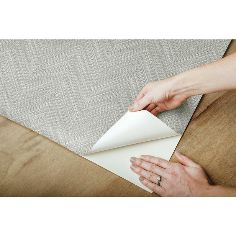 Rouleau de papier peint adhésif 3D L 18,86 pi x l 18 po Macklyn Herringbone, gris