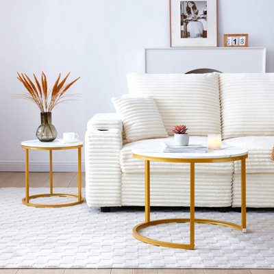 Ensemble 2 tables basses gigognes à plateau blanc et gris, cadre doré, tables rondes en marbre et motif circulaire, salon, chambre à coucher, appartement, table de chevet simple, industrielle