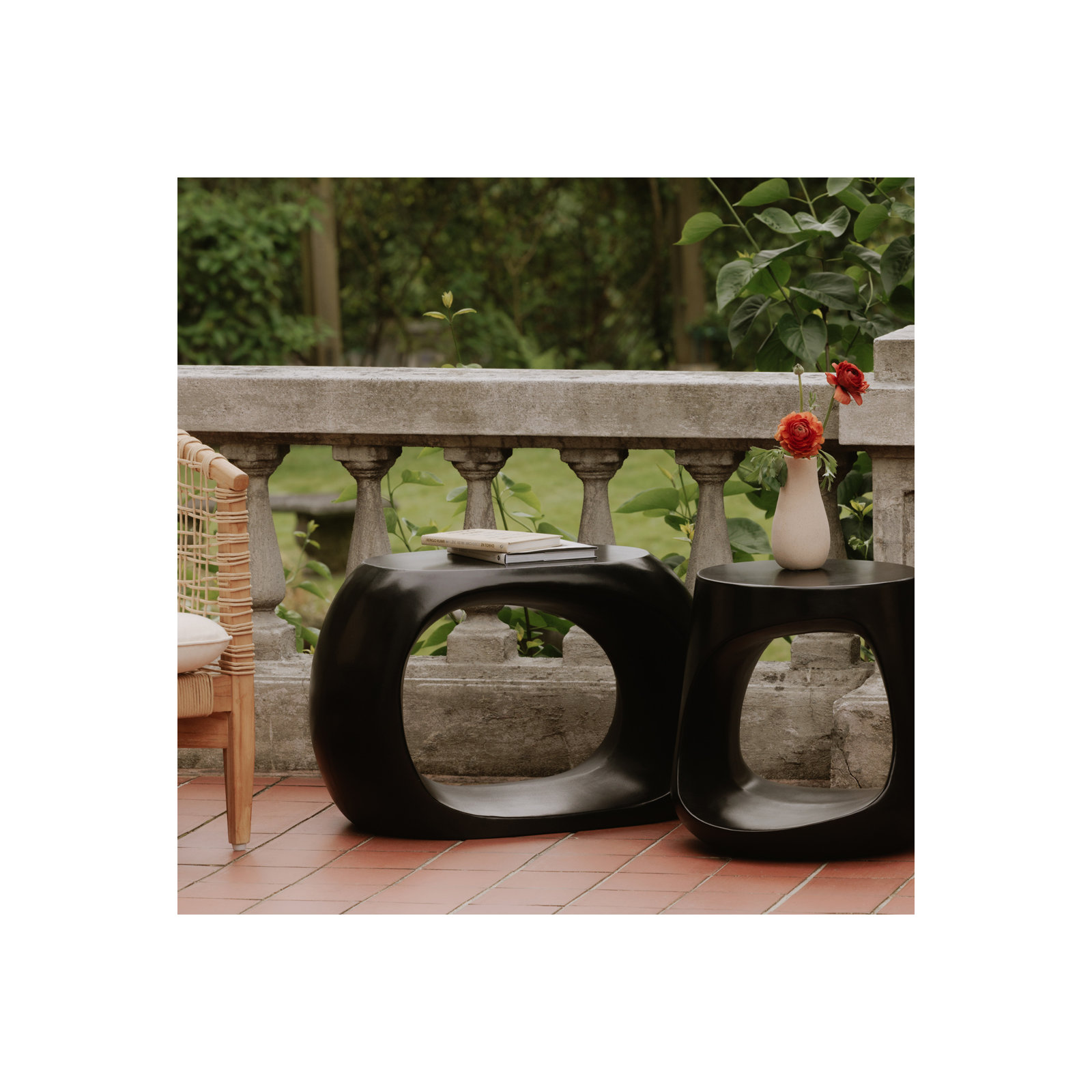Trae 18'' Backless Outdoor Bar Stool, Black