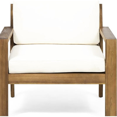 Fauteuil club à coussin avec structure en bois lisse et revêtement crème