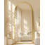 Miroir surdimensionné arqué en métal surdimensionné-570231696-570093162