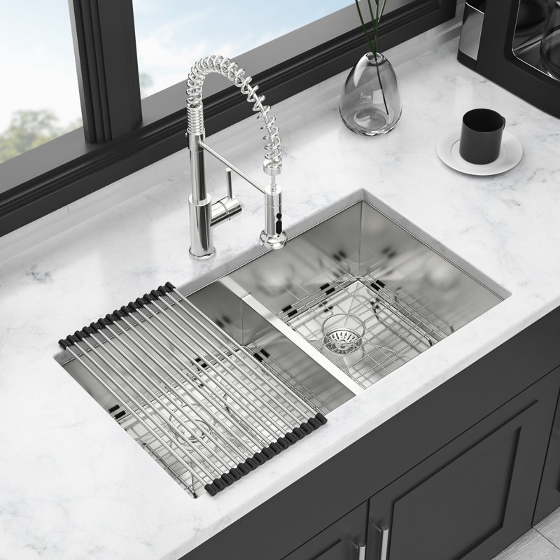 Évier de cuisine encastrable 33 po à double cuve avec design 60/40, calibre 16, deux cuves profondes de 10 po, fait à la main par un professionnel, bonde arrière de 3,5 po, rainures en X pour un drainage rapide, insonorisation épaisse de 3 m