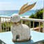Charmante figurine de lapin en magnésium blanc avec oreilles en fer doré, parfaite pour un décor moderne et rustique