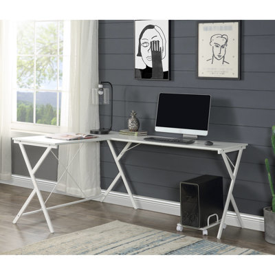 Bureau d'angle blanc Espace en forme de L avec structure métallique robuste, idéal pour les petits espaces de travail et offrant un espace de travail généreux pour les étudiants.