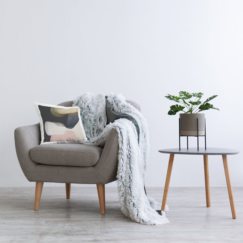 Coussin décoratif contemporain à motif entrelacé, par Irena Orlov