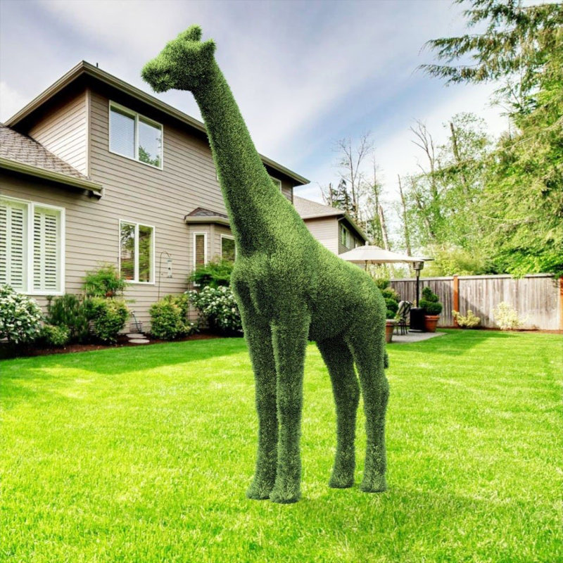 Topiaire de girafe en plein air