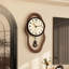 Horloge murale brune-129417711