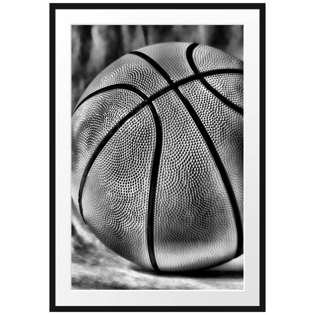 Gerahmtes Poster Basketball schwarzer Hintergrund