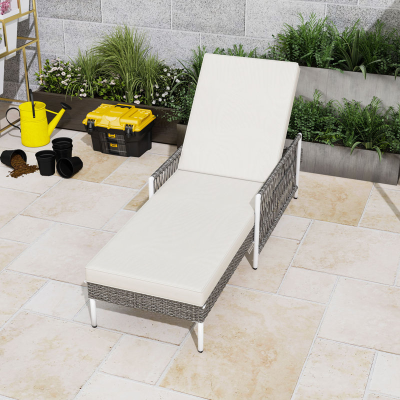 Chaise longue en rotin toutes saisons avec dossier réglable à 6 positions, coussins et structure en métal, Gray