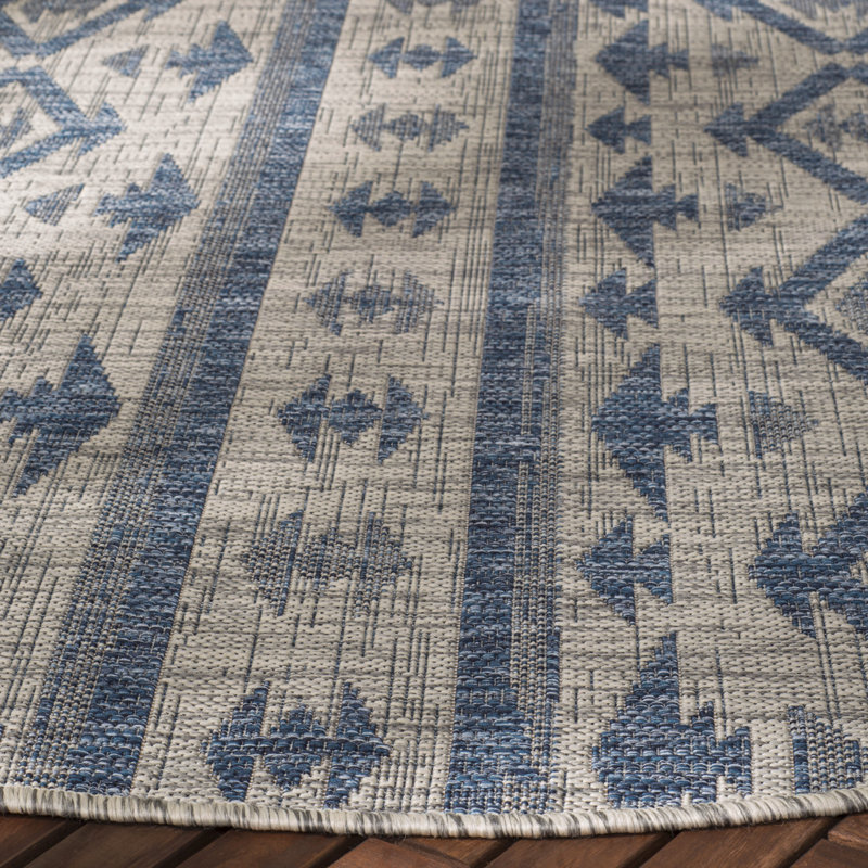 Amarien Southwestern Indoor/Outdoor Area Rug, Round 6'7"