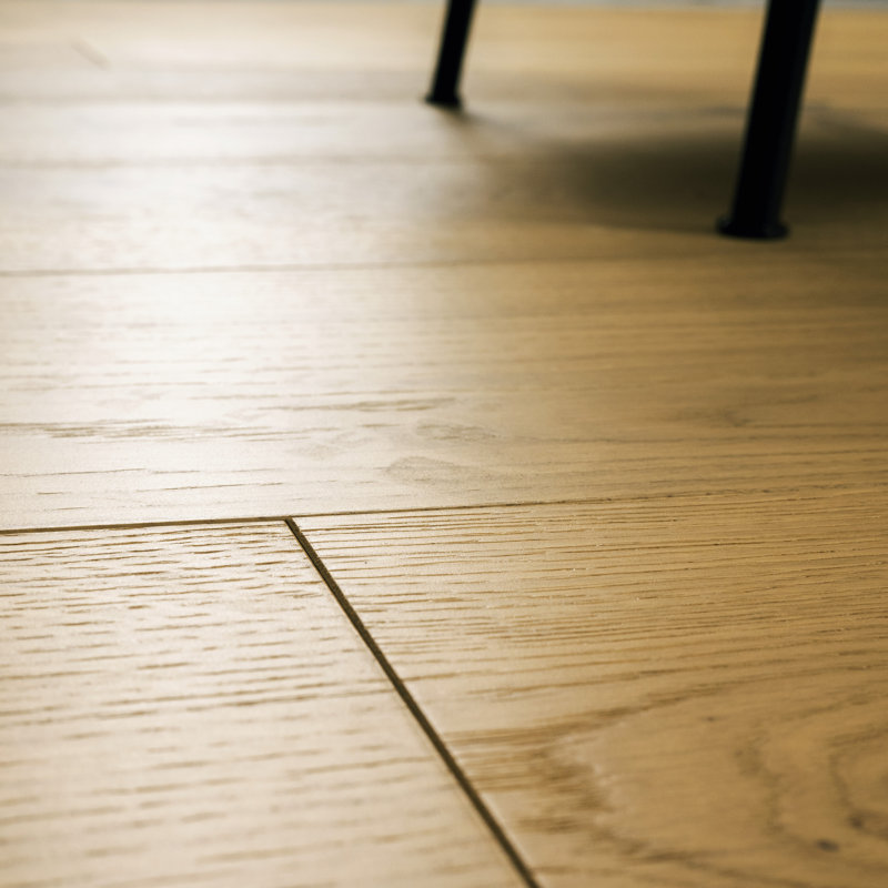 Parquet massif en stratifié de 9,5 po x 86 po 4 mm Sterlington, Or Newcastle