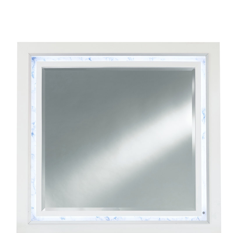 SKYE WHITE MIRROR