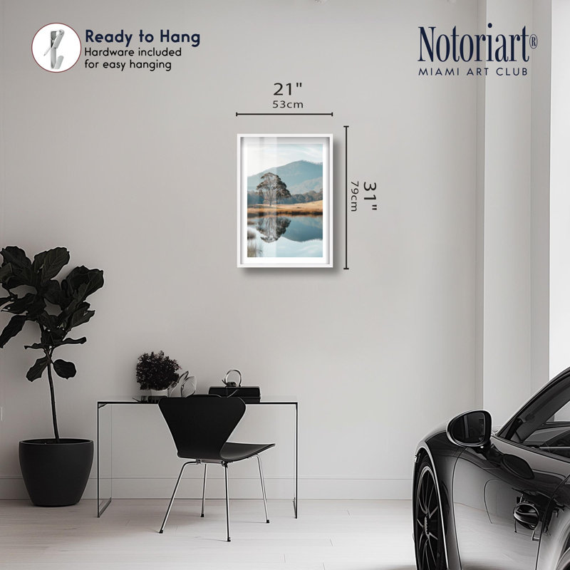 «Reflection Hill Beauty» par Notoriart, H 31 po x l 21 po, Blanc