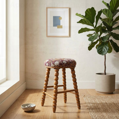 Tabouret de bar rembourré Spindle avec structure en bois d'acacia massif, alliant confort et durabilité pour les cuisines et les bars modernes