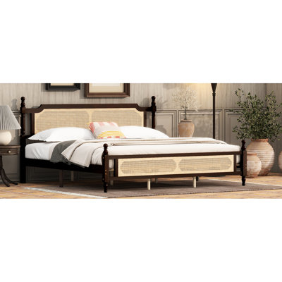 Très grand lit avec tête de lit et base en bois de pin, abat-jour et construction robuste