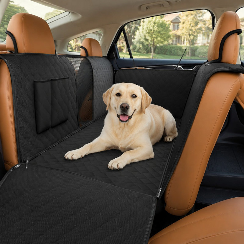 Pour certains sièges arrière compatibles des modèles 2021-2025 et 2026, cette housse pour animaux de compagnie utilise une structure en hamac imperméable et anti-rayures avec une fenêtre en filet et une protection pour l'appui-tête.