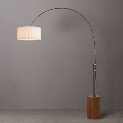 Lampe à arc 1 lumière H 92 po Tambo - Mid-Century moderne, acier nickel noir, base en bois de noyer foncé, abat-jour tambour en acier blanc, à intensité variable, compatible avec les maisons intelligentes