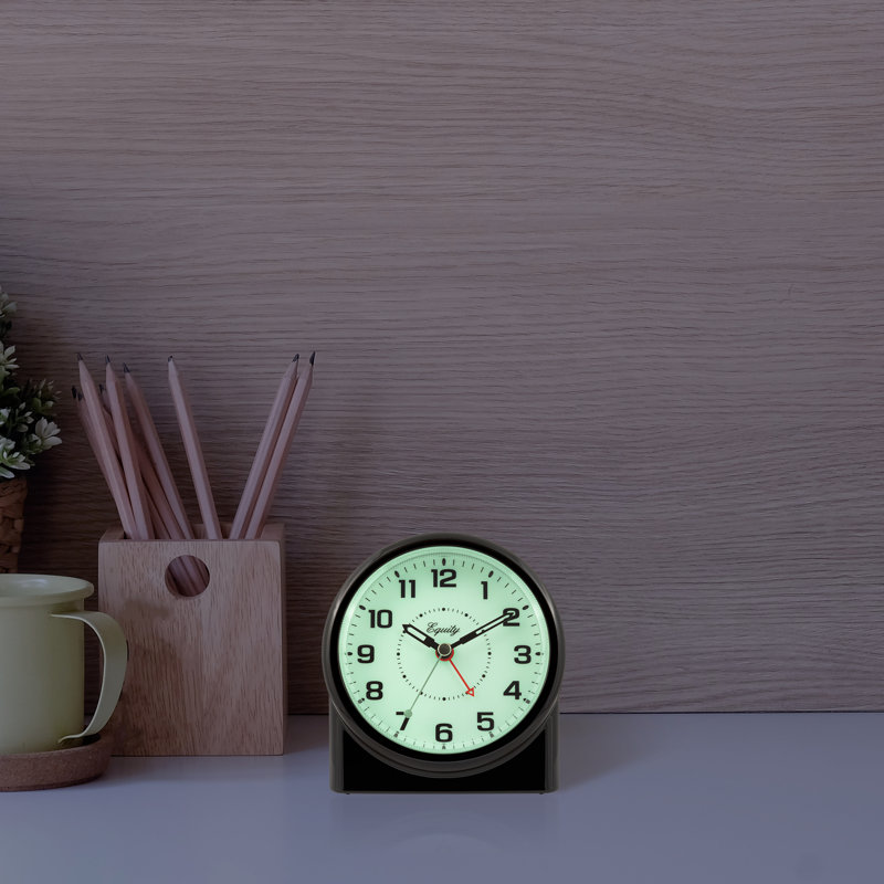 Réveille-matin analogique avec technologie de vision nocturne