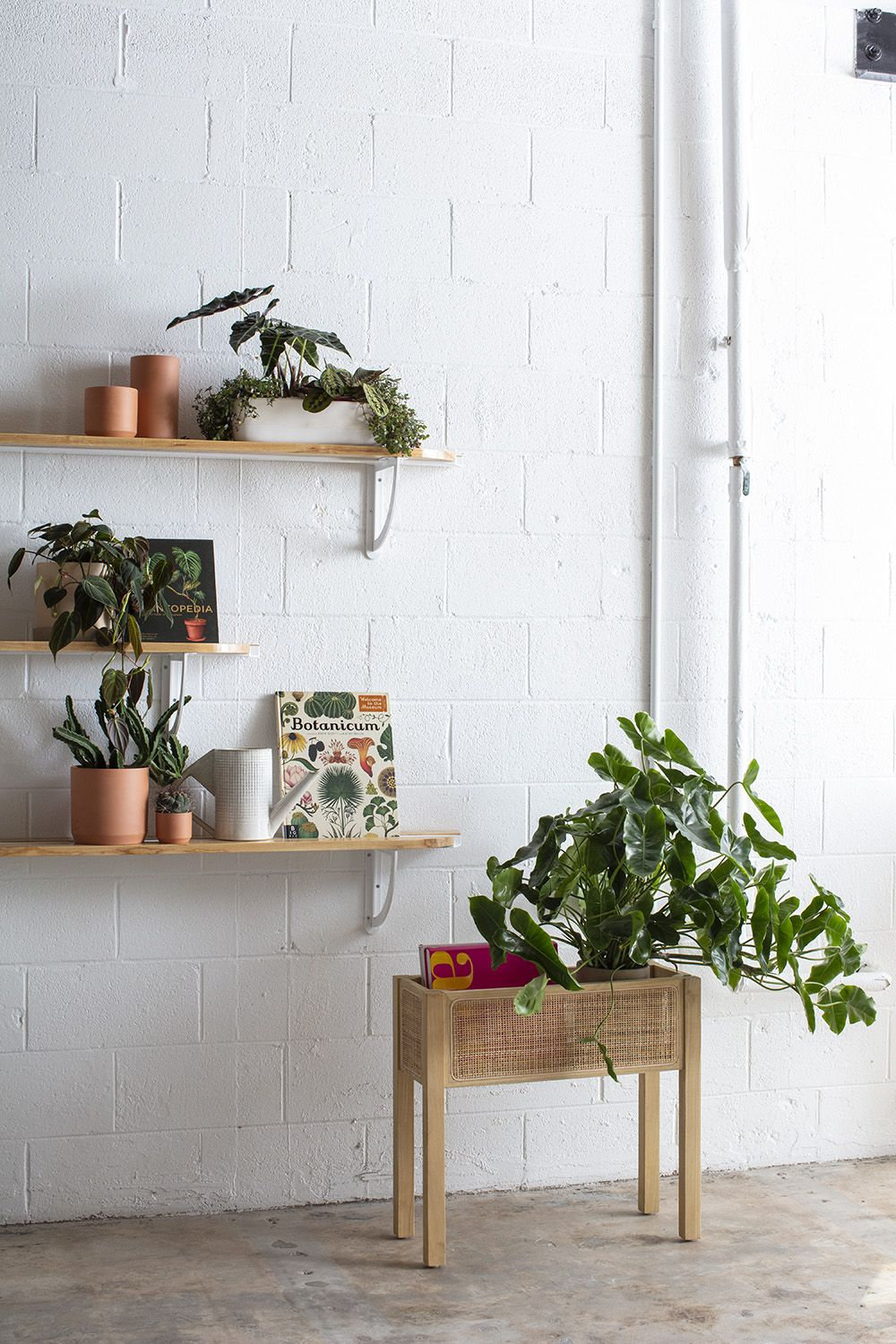 Carrara Handmade Elevated Planter