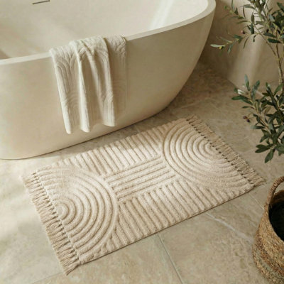 Magnifique tapis Boho avec des pampilles pour votre salle de bain - Doux 2 pi 3 pi Tapis en coton qui s'intègre parfaitement dans votre salle de bain - lavable, tapis antidérapant idéal pour rehausser tout décor moderne, 24 po x 36 po
