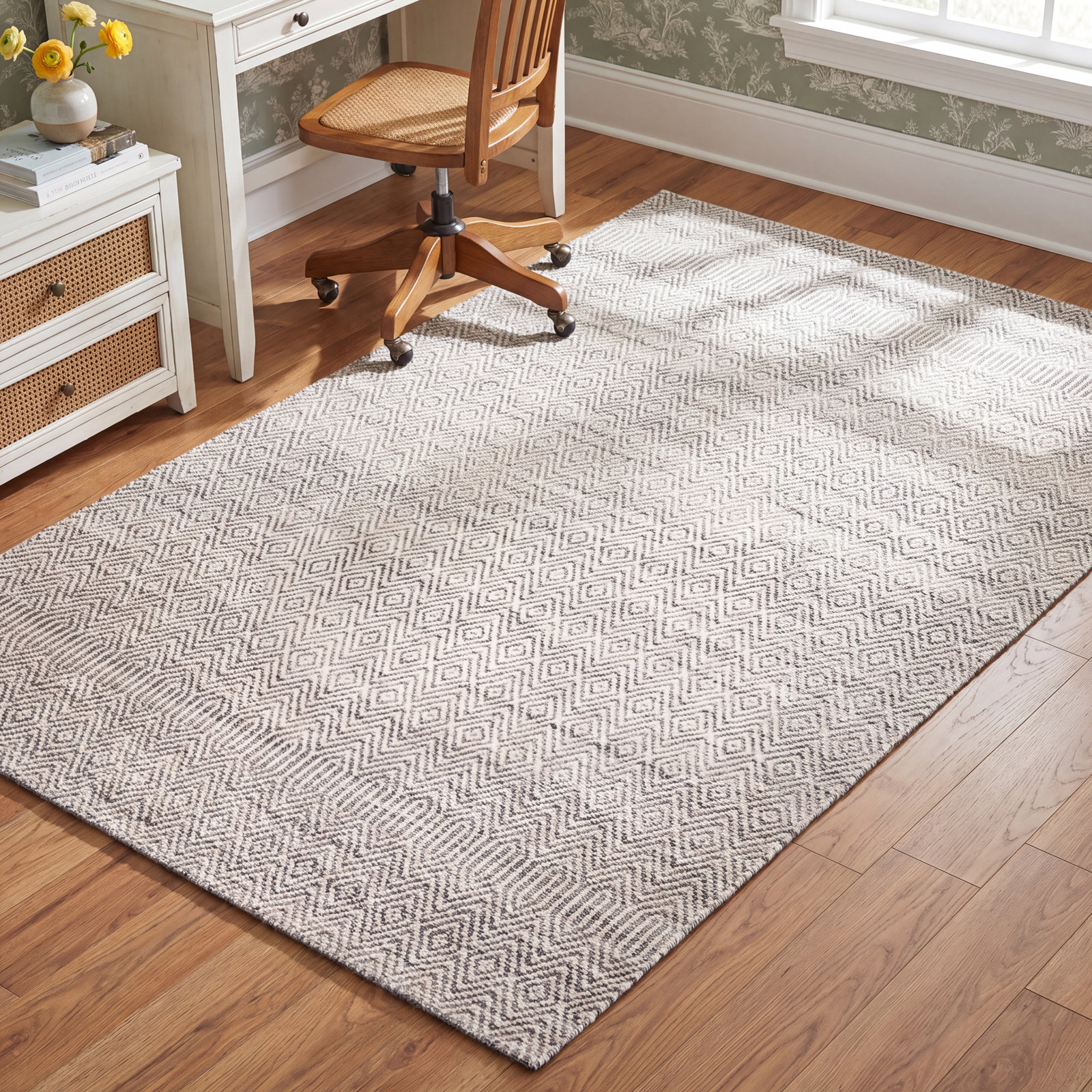 Gray White Geometric Outdoor Rug, Rectangle 7'10" x 10'1"