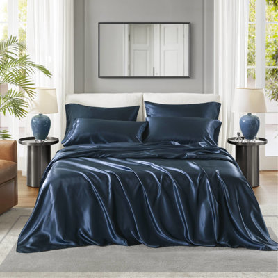 Drap simple en satin - luxe froissé - confort. Convient aux matelas de 16 po. Comprend 1 drap plat, 4 taies d'oreiller et 4 draps. Doux et soyeux, nourrissant pour les cheveux de la peau. Bleu foncé, 100%. Lavage à froid à la literie