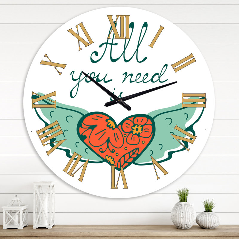 «All You Need is Love Winged Heart» - horloge murale moderne, Moyen