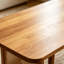 Table basse brune en bois massif brun