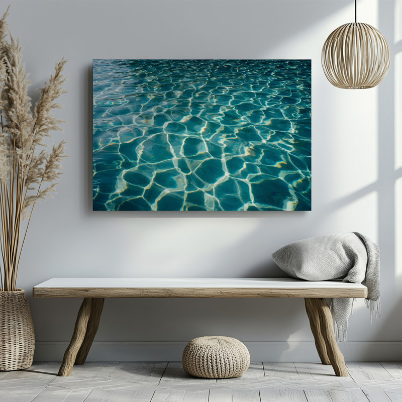 Toile, "Une vue sereine en gros plan sur une eau turquoise chatoyante", "Une piscine capturant les motifs complexes"