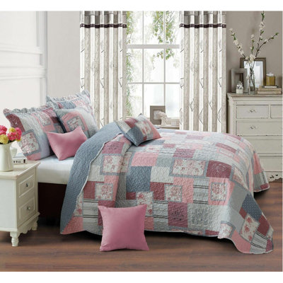 Printed Bedspread Set with Vintage Floral Patchwork Design, Soft Microfiber Coverlet Set with Matching Pillow Shams for All Seasons