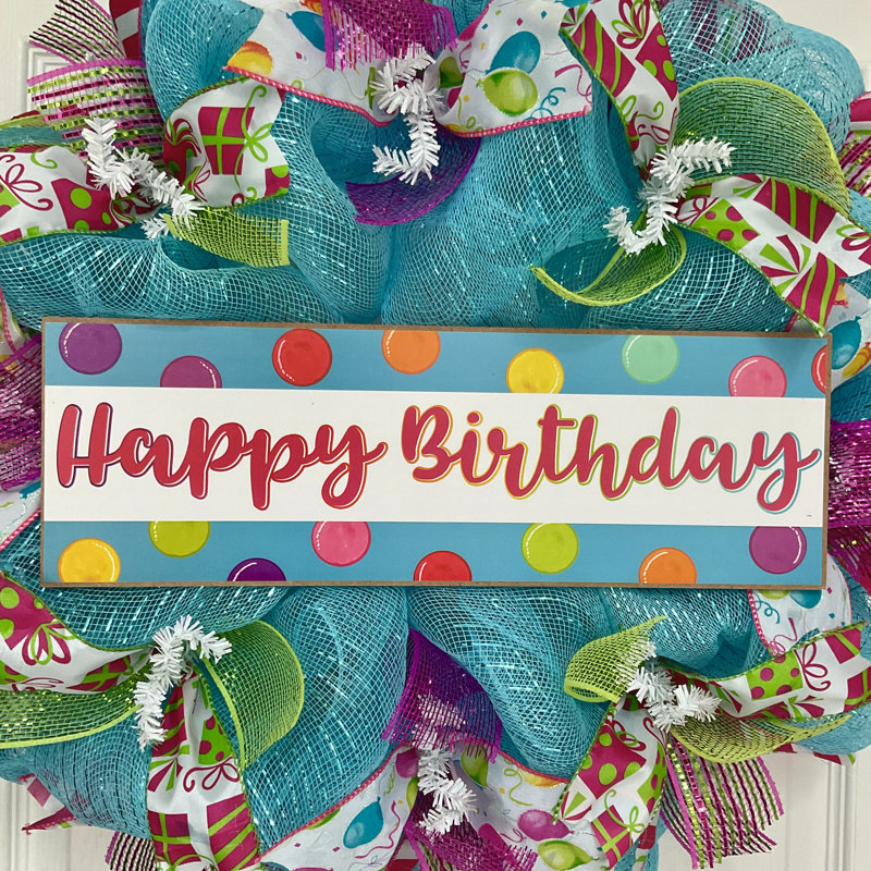 Couronne de joyeux anniversaire avec des ballons