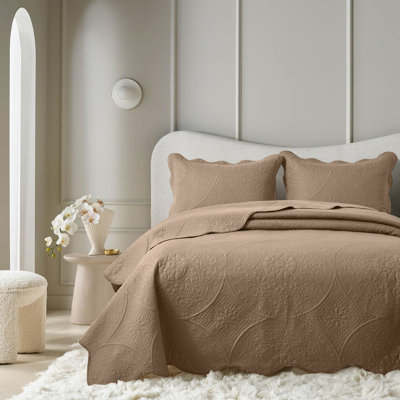 Floral Embossed Quilted Bedspread Set – Soft Lightweight Microfiber Bedding with Pillow Shams, Reversible & All-Season Comfort