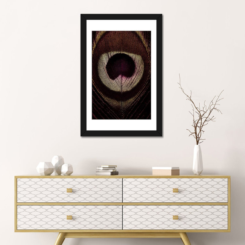 «Bronze Peacock Feather», reproduction de photo sur toile, H 32 po x l 24 po x P 1 po, Papier d'art encadré noir, Blanc