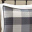 Courtepointe 6 pièces à chevrons pour très grand / très grand lit, écossais gris Buffalo, broderie faite à la main sur des coussins décoratifs très grands imprimés, agencement de couleurs, taies décoratives assorties et jeté avec détails cousus