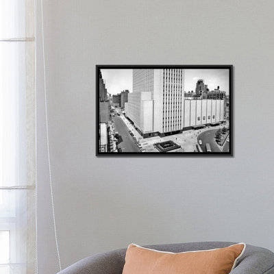 «1950s New York Coliseum at Columbus Circle New York City USA» par Vintage Images - reproduction d'art sur toile tendue