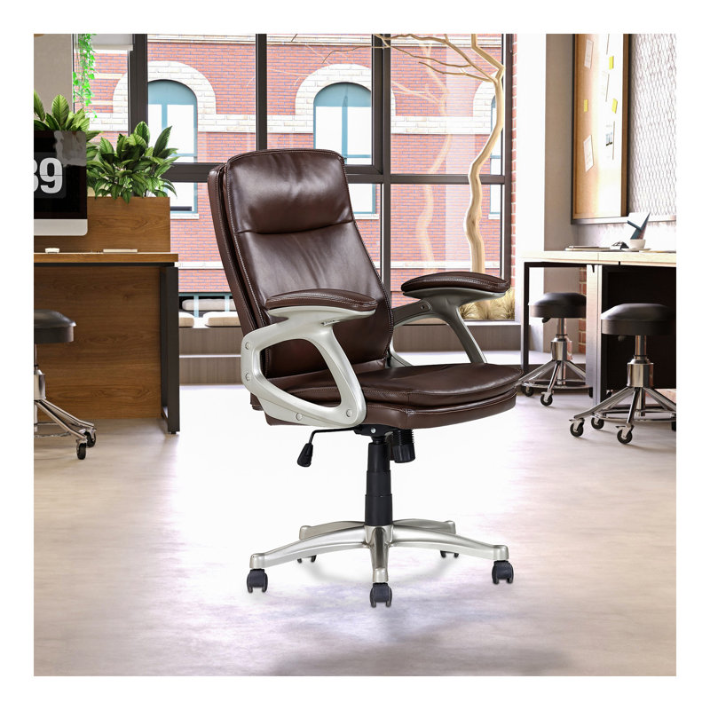 Fauteuil de bureau pivotant à dossier moyen en similicuir brun, fauteuil de conférence ergonomique brun / argent