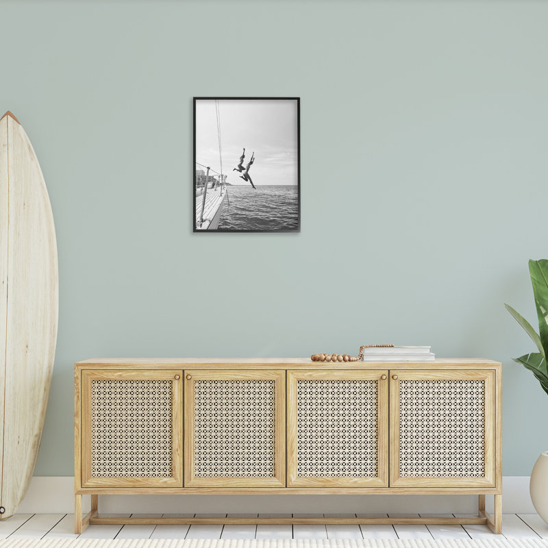 «People Diving from Boat», art de la giclée encadrée par Sissi et Seb, Giclée encadrée noir minuit, H 30 po x l 24 po