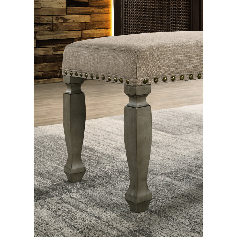Banc rembourré brun clair avec revêtement gris antique et garniture cloutée charmante avec siège séduisant