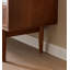 Console de télévision en bois massif de style Mid-Century avec tiroirs géométriques