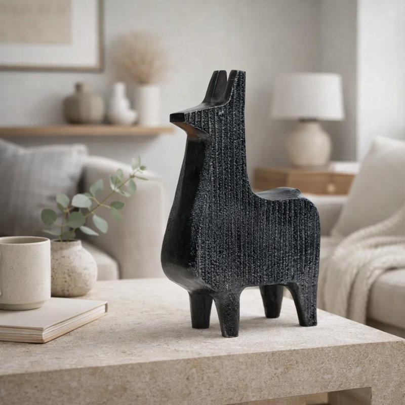 Sculpture de lama noir nervuré - Décoration de table contemporaine en aluminium, 4 po x 6,8 po