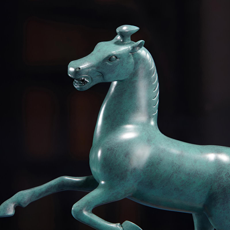Élégante sculpture de cheval en laiton