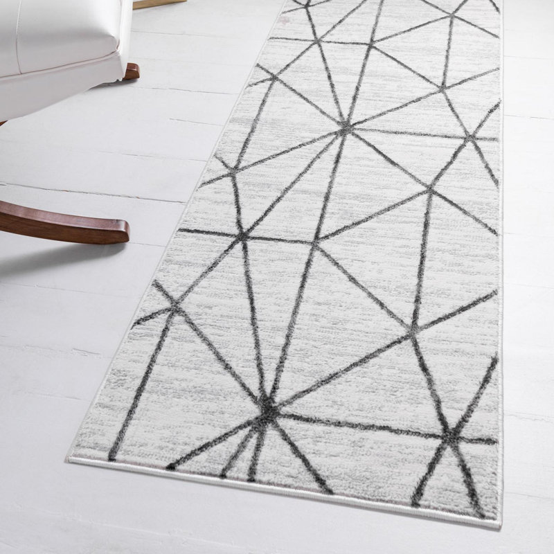 Tapis géométrique ivoire / gris Nuangola, Tapis de couloir 2 pi x 8 pi