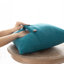 Coussin en lin 18 po avec fermeture à boutons noix de coco-515065006-488810377-488810380