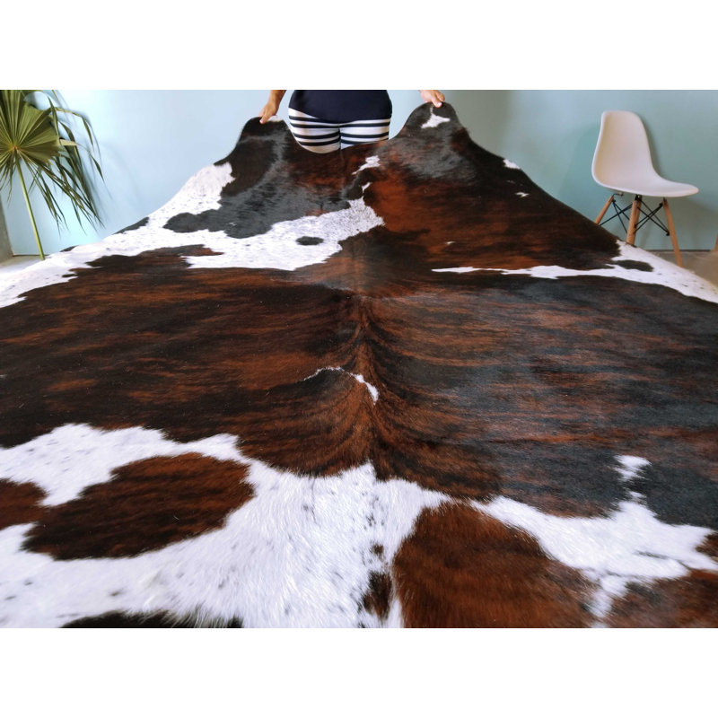 Guthridge Tricolor Cowhide Patchwork Rug – Genuine Leather Area Rug, Cowhide 7'5" x 6'