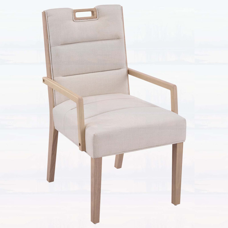 Élégantes chaises de salle à manger rembourrées beiges avec accoudoirs, ensemble de 2, structure en bois d'hévéa noyer pour plus de confort et de style