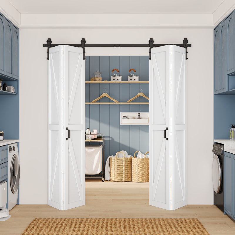 Porte de grange pliante double blanche en forme de K, à âme pleine, 72 po x 84 po, avec trousse de quincaillerie d'installation (idéale pour garde-robe, garde-manger, buanderie et autres).