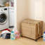 Grand panier à linge roulant avec couvercle et roulettes, trieur de vêtements à 3 sections avec doublures amovibles, sacs en filet et poche latérale, conception en rotin fait à la main pour la chambre à coucher ou la salle de bain